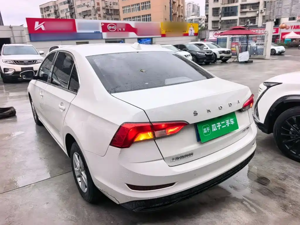 Skoda Rapid — миниатюра 5