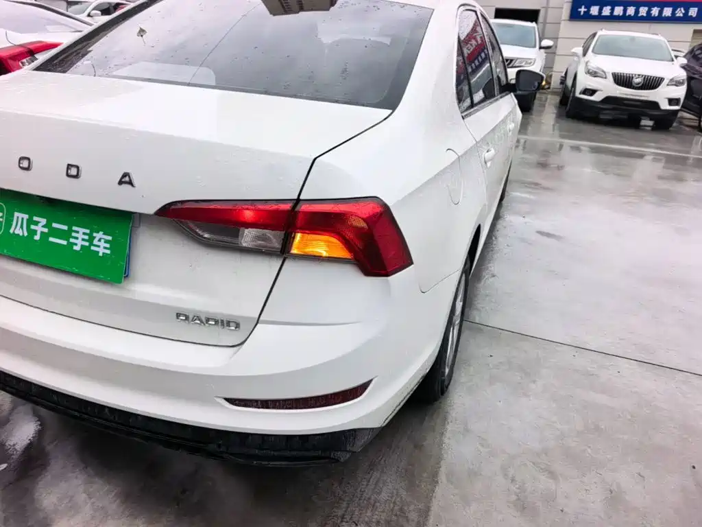 Skoda Rapid — миниатюра 8