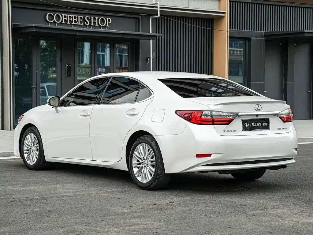 Lexus ES — миниатюра 6
