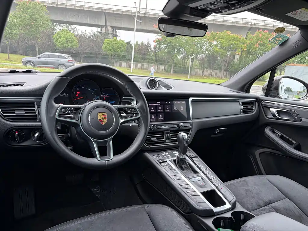 Porsche Macan — миниатюра 15