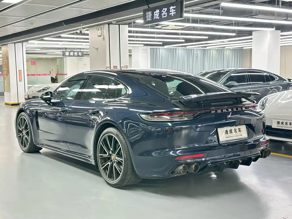 PORSCHE PANAMERA