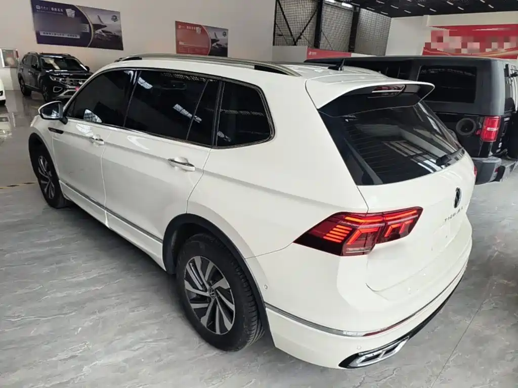 Volkswagen Tiguan L PHEV — миниатюра 5