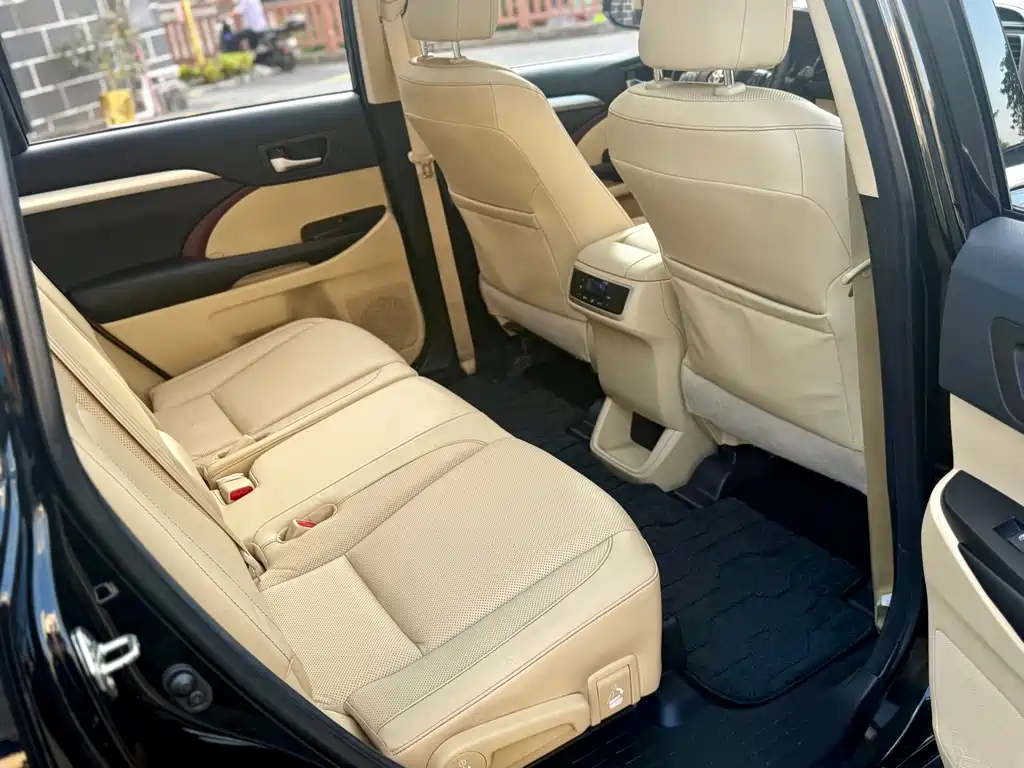Toyota Highlander — миниатюра 18
