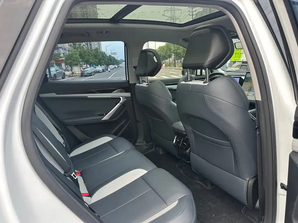 Geely Boyue L — миниатюра 17
