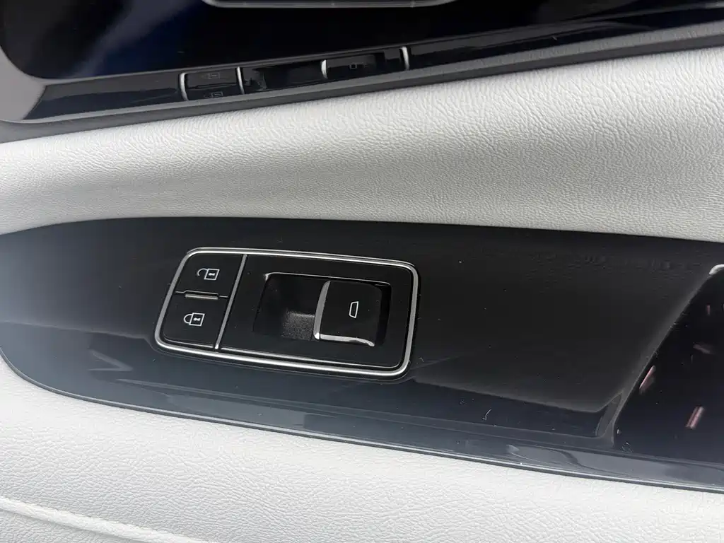 Cadillac IQ — миниатюра 16