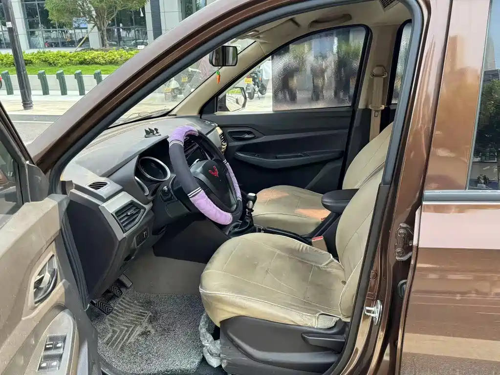Wuling RongguangS S 2023 1.5L 5/7 мест