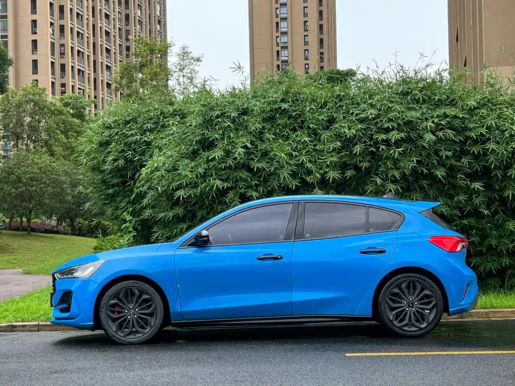 Ford Focus 2022 EcoBoost 180 AT ST Line