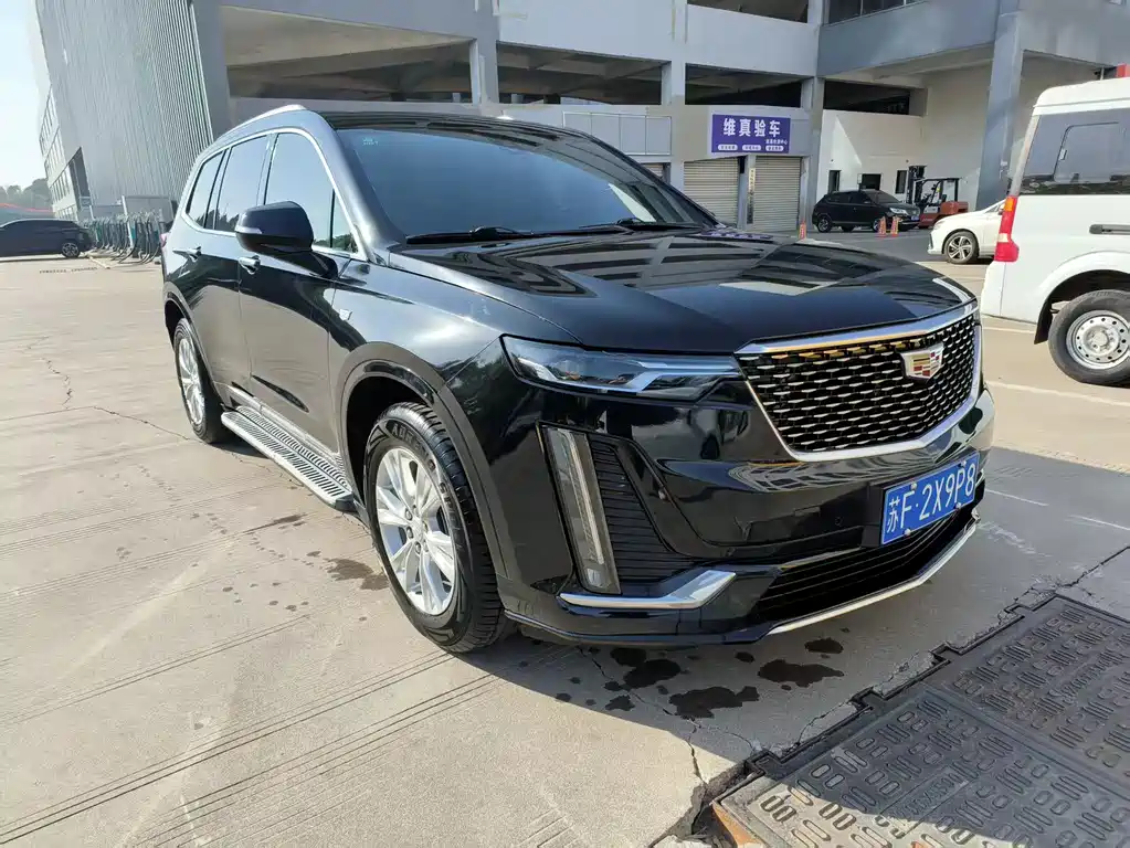CADILLAC XT6