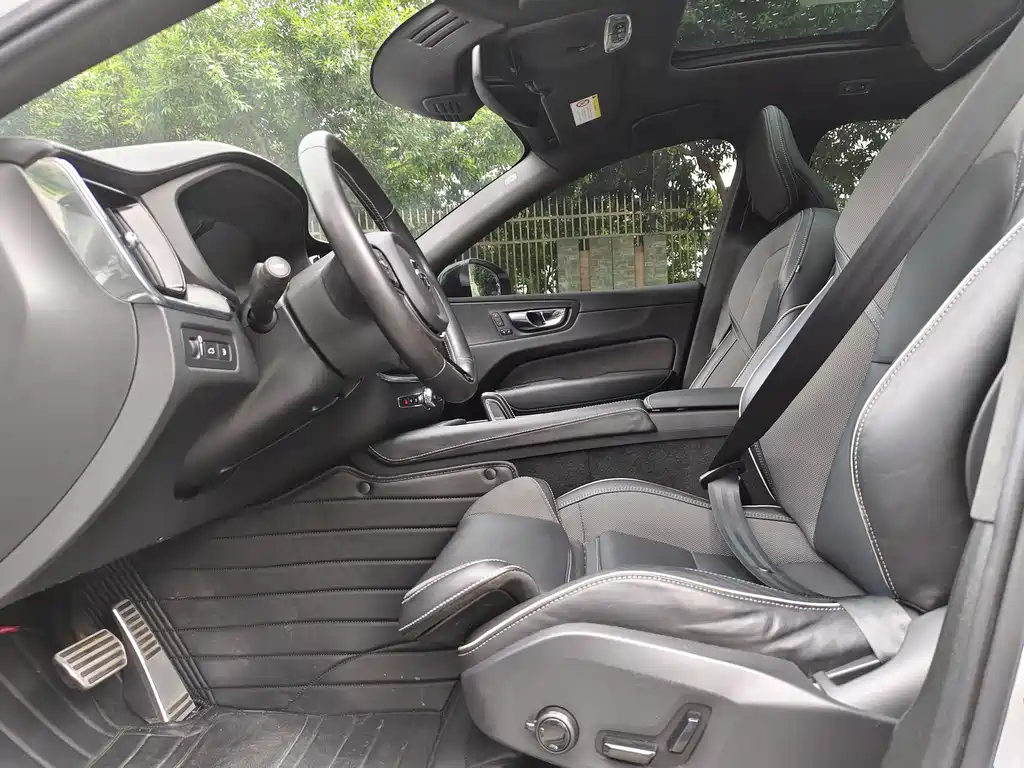 VOLVO XC60 PLUG IN HYBRID