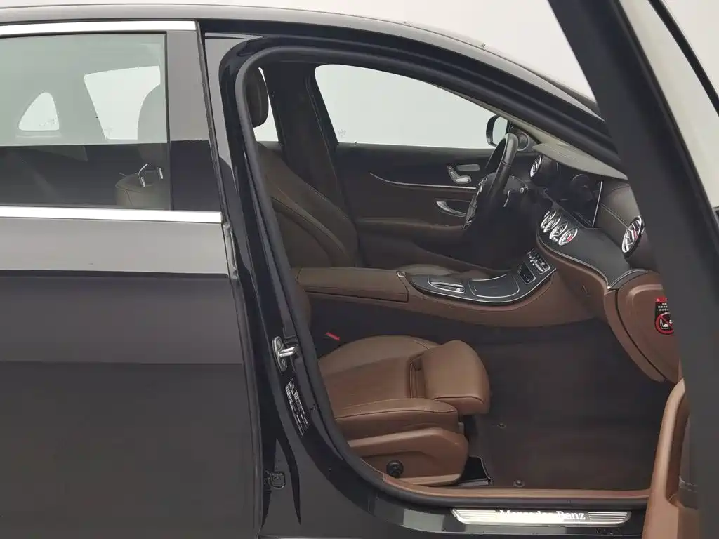 Mercedes-Benz E-Class — миниатюра 23