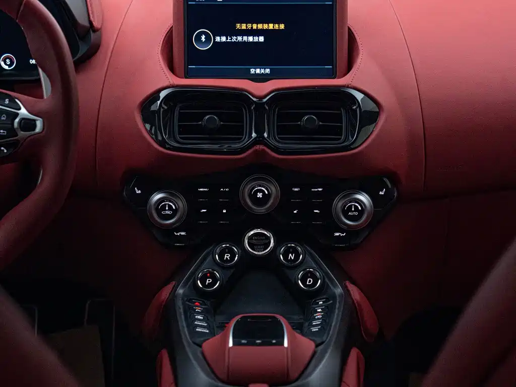 Aston Martin V8 Vantage — миниатюра 21