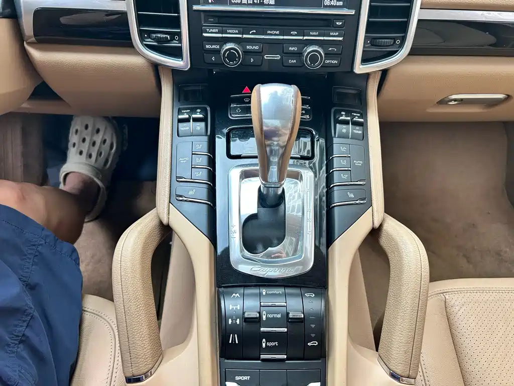 Porsche Cayenne — миниатюра 11