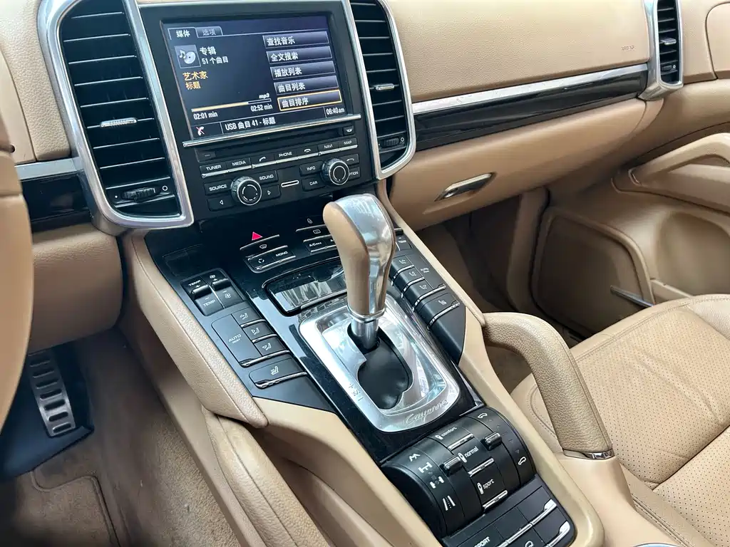 Porsche Cayenne — миниатюра 12