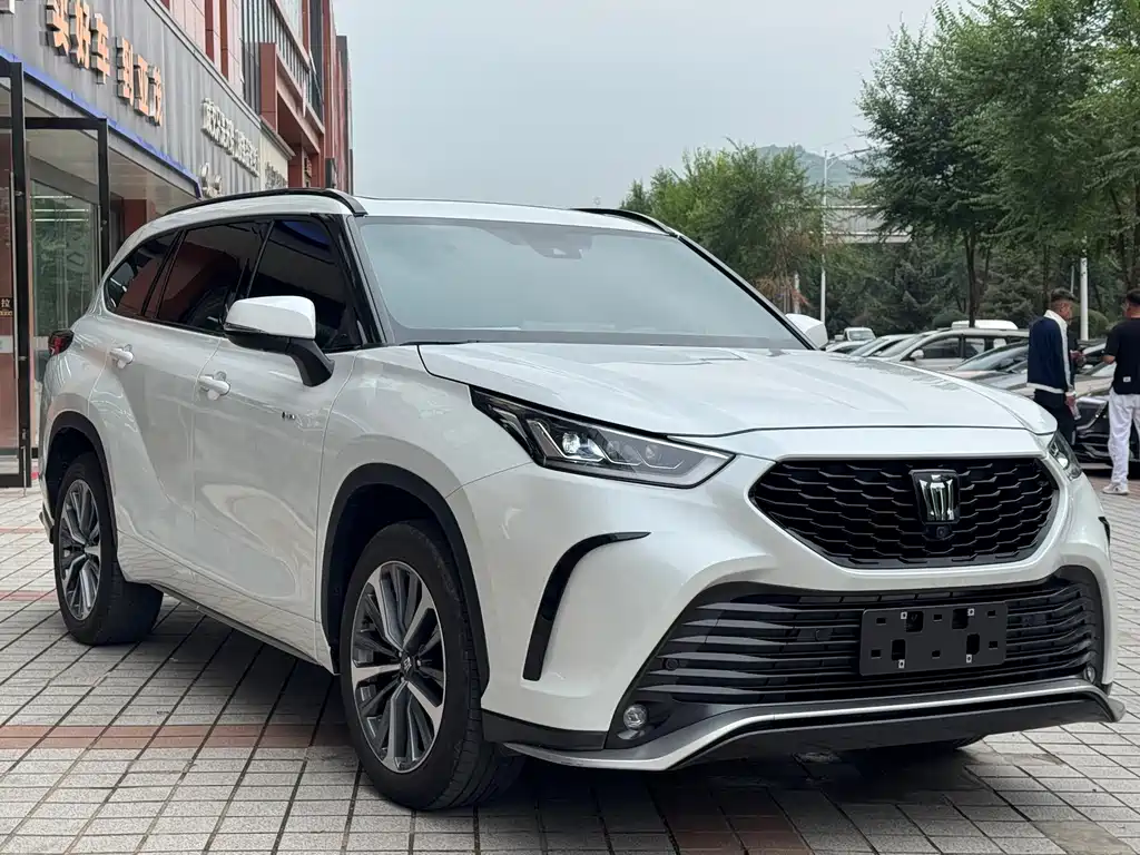 Toyota Crown Kluger — миниатюра 3