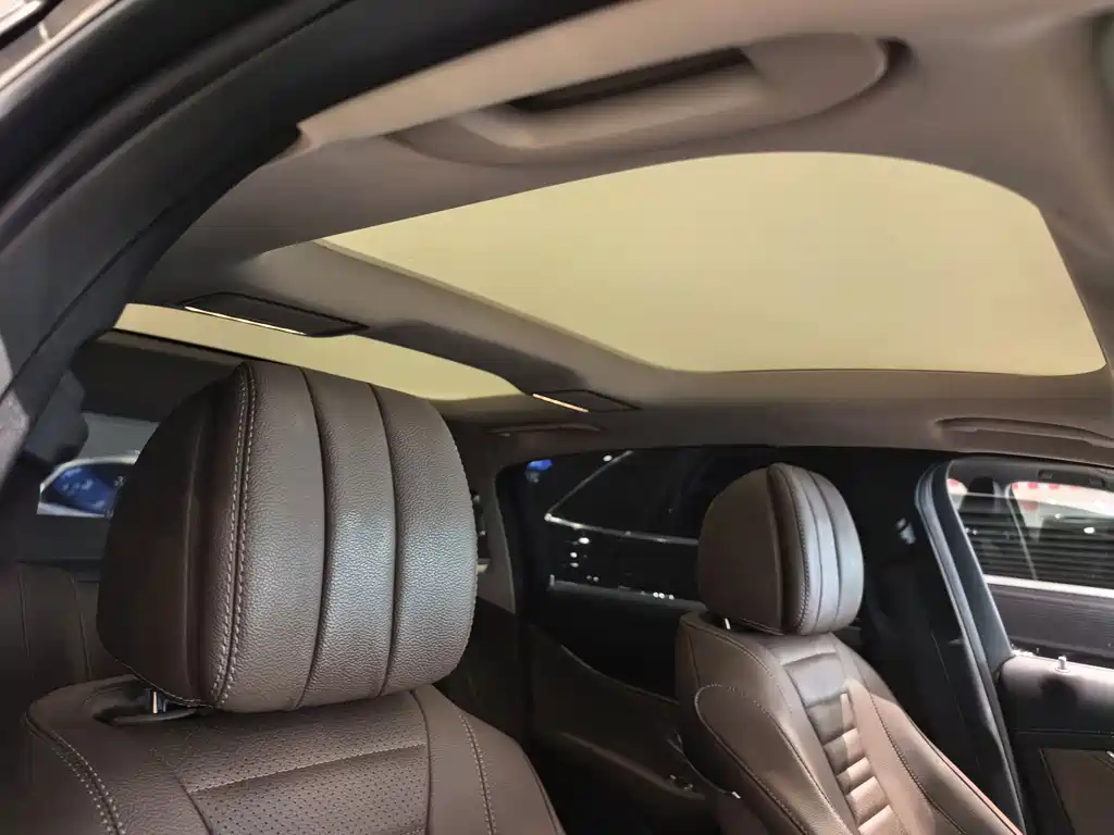 Mercedes-Benz E-Class — миниатюра 13