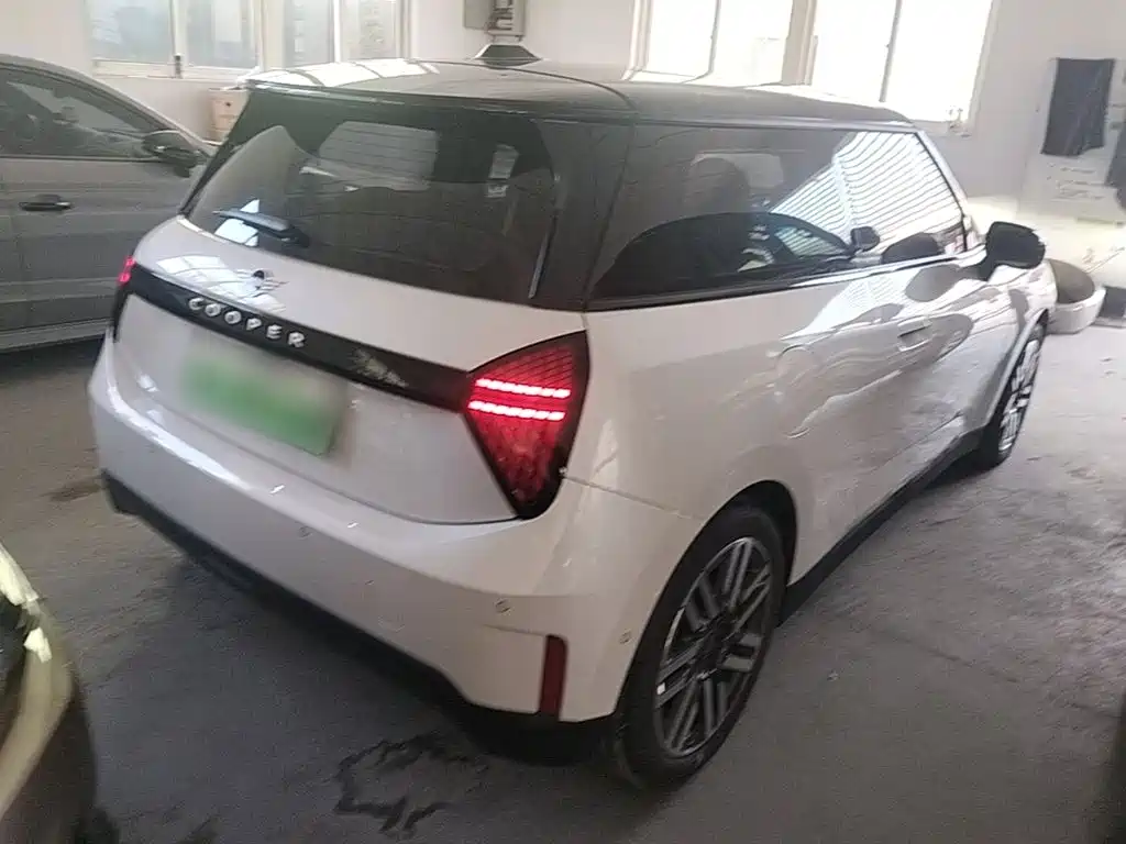 MINI MINI COOPER EV — миниатюра 7