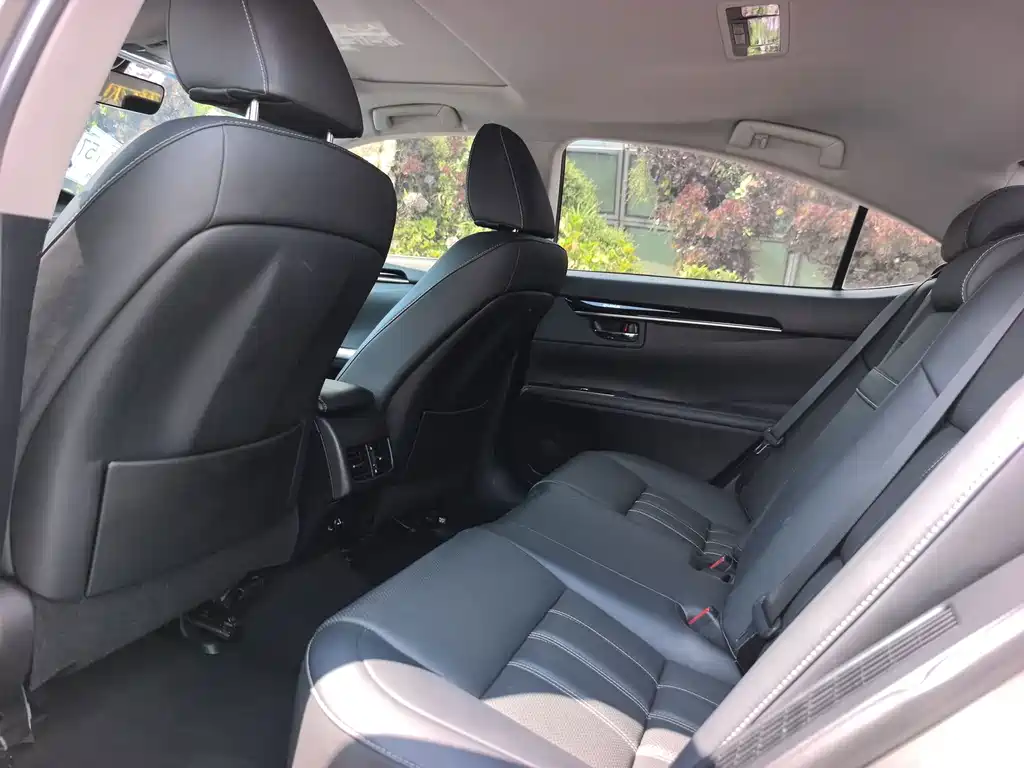 Lexus ES — миниатюра 6