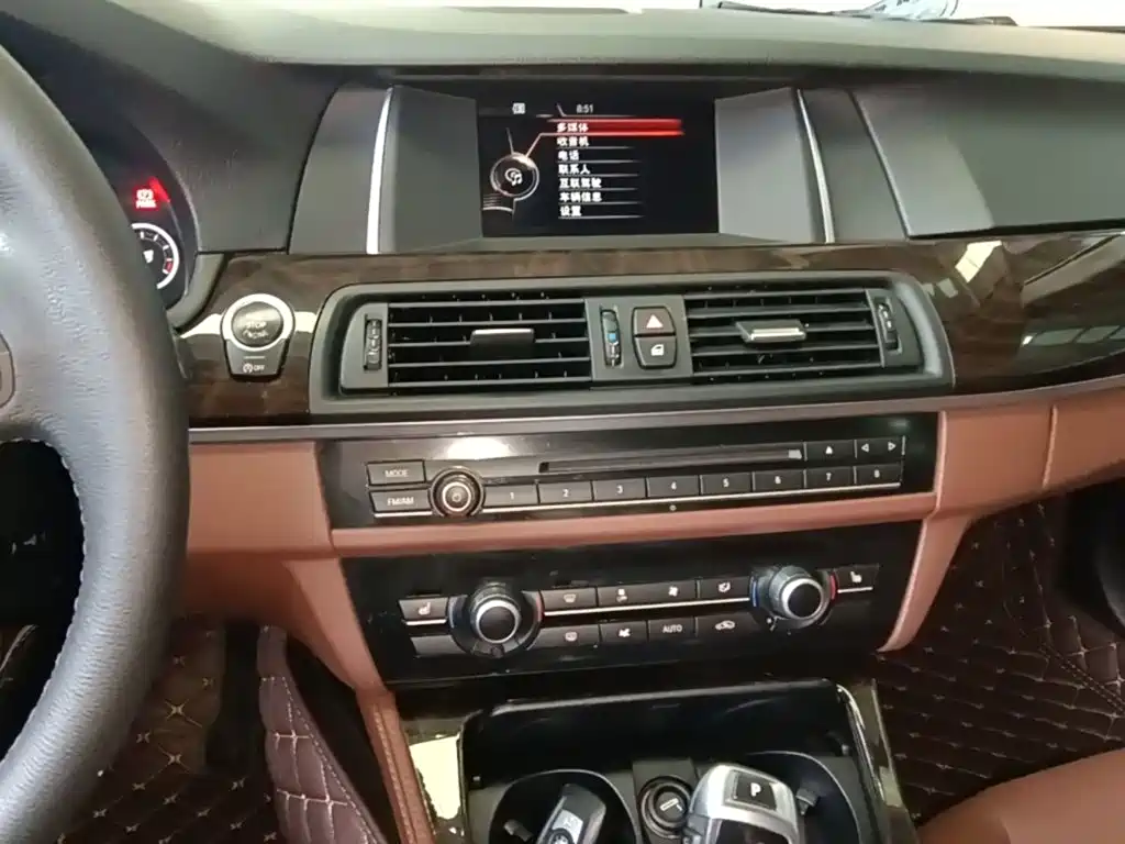 BMW 5 Series — миниатюра 13
