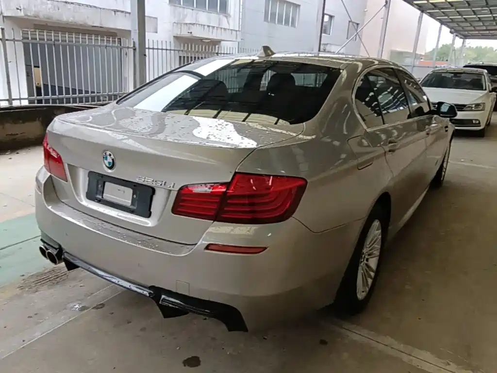 BMW 5 Series — миниатюра 7