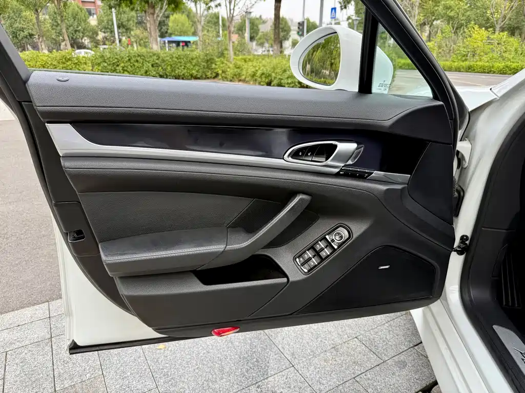 Porsche Panamera — миниатюра 8