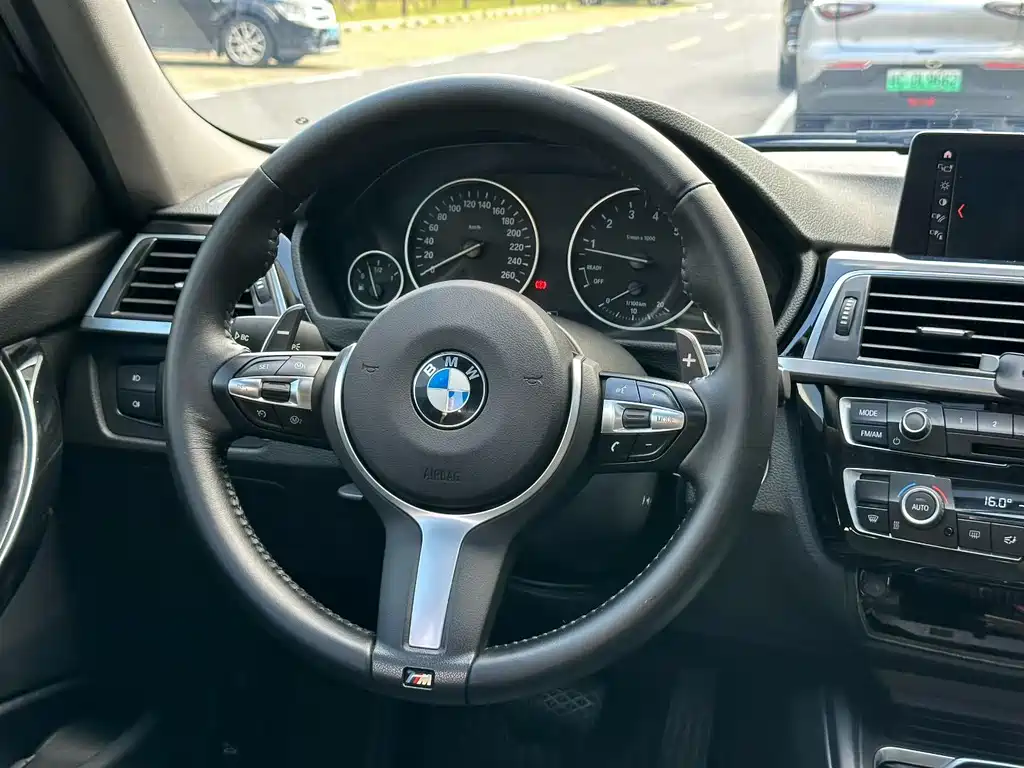 BMW 3 Series — миниатюра 4