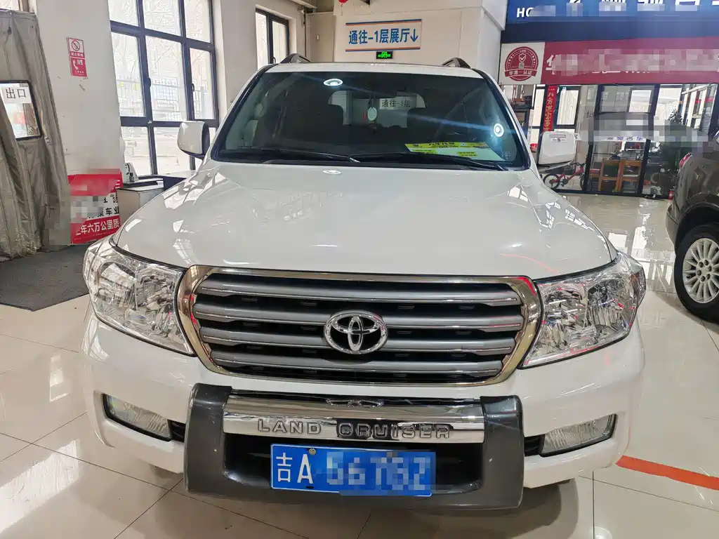 Toyota Land Cruiser 2010 4.0L AT VX