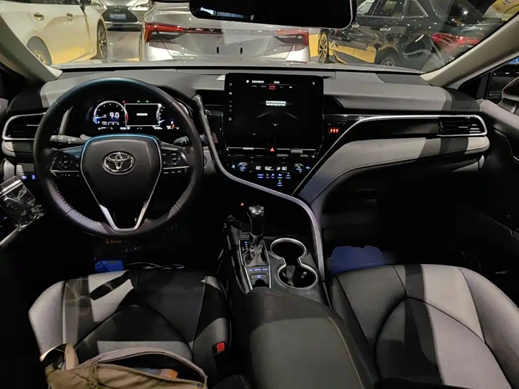 Toyota Camry — миниатюра 10