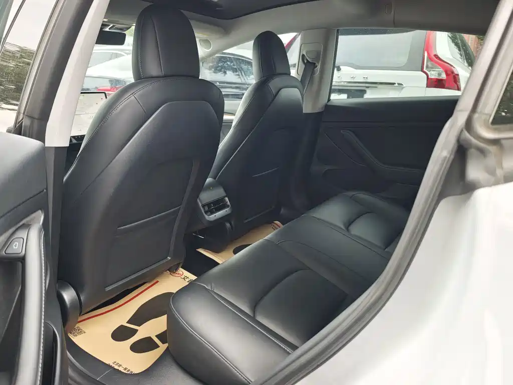 Tesla Model 3 — миниатюра 4
