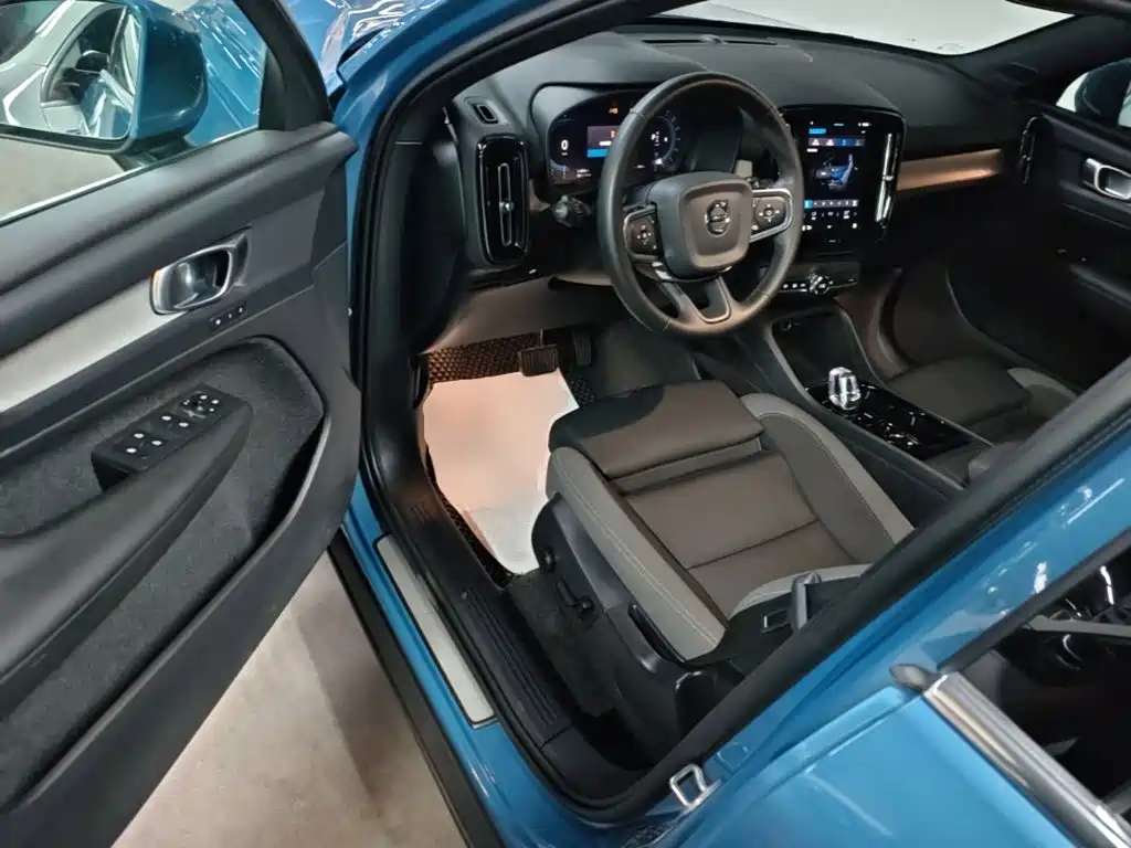 Volvo XC40 — миниатюра 16