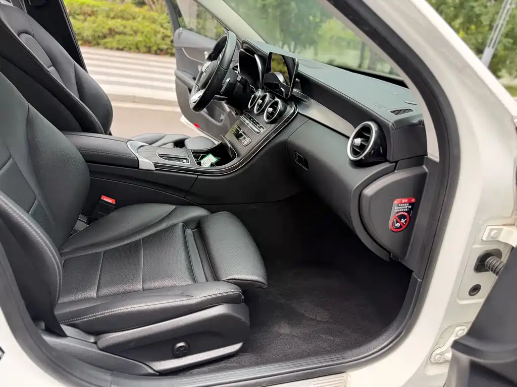 Mercedes-Benz C-Class — миниатюра 6