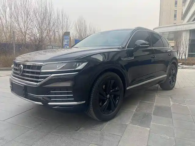 VOLKSWAGEN TOUAREG