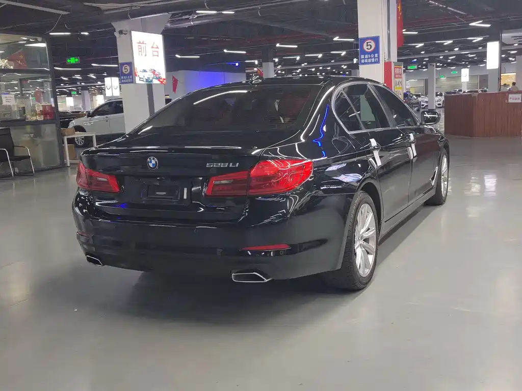 BMW 5 Series — миниатюра 16