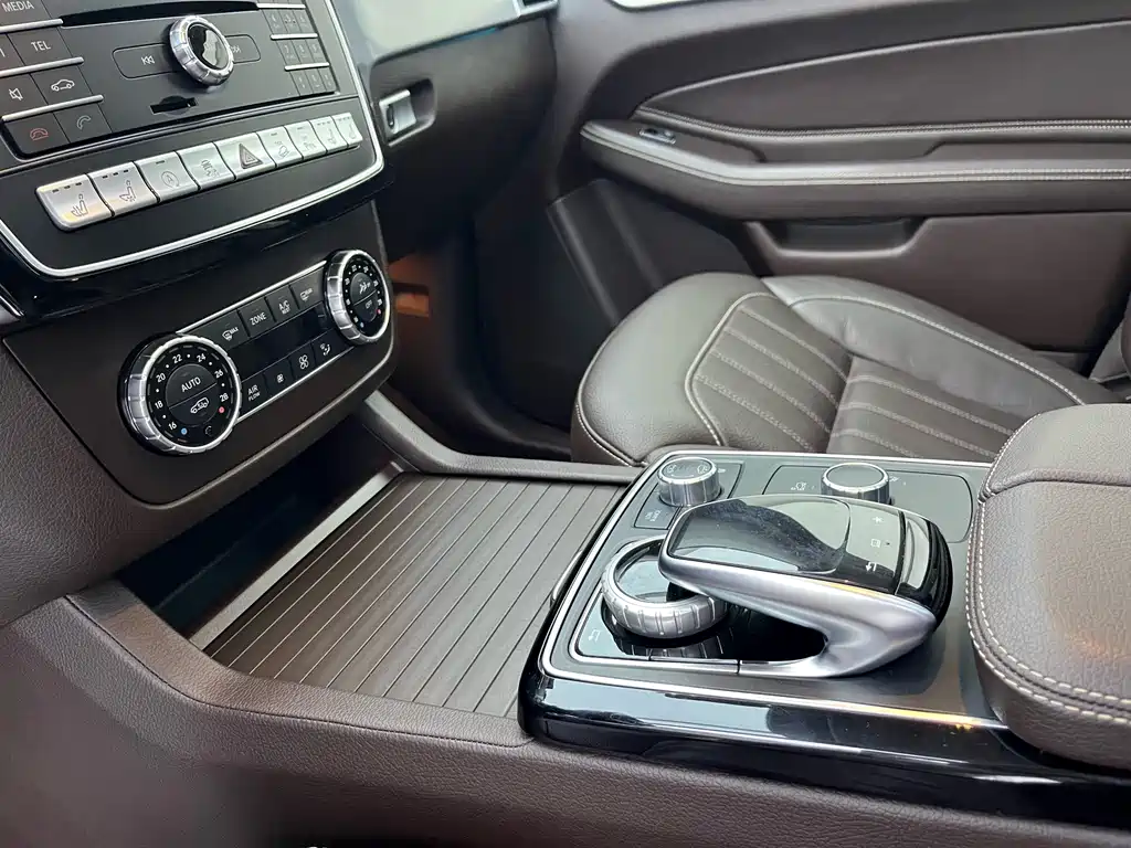 Mercedes-Benz GLS — миниатюра 23