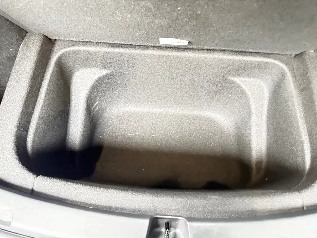 Tesla Model Y — миниатюра 19