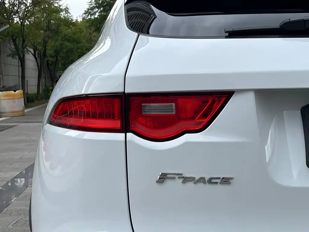 Jaguar F-PACE — миниатюра 24