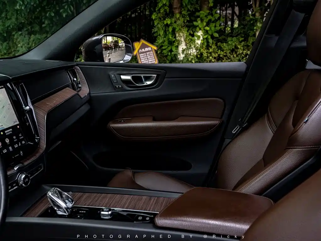 Volvo XC60 2022 B5 Luxury