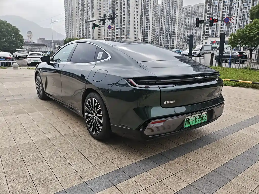 Geely Galaxy Galaxy 8 8 2025 130km EM-P