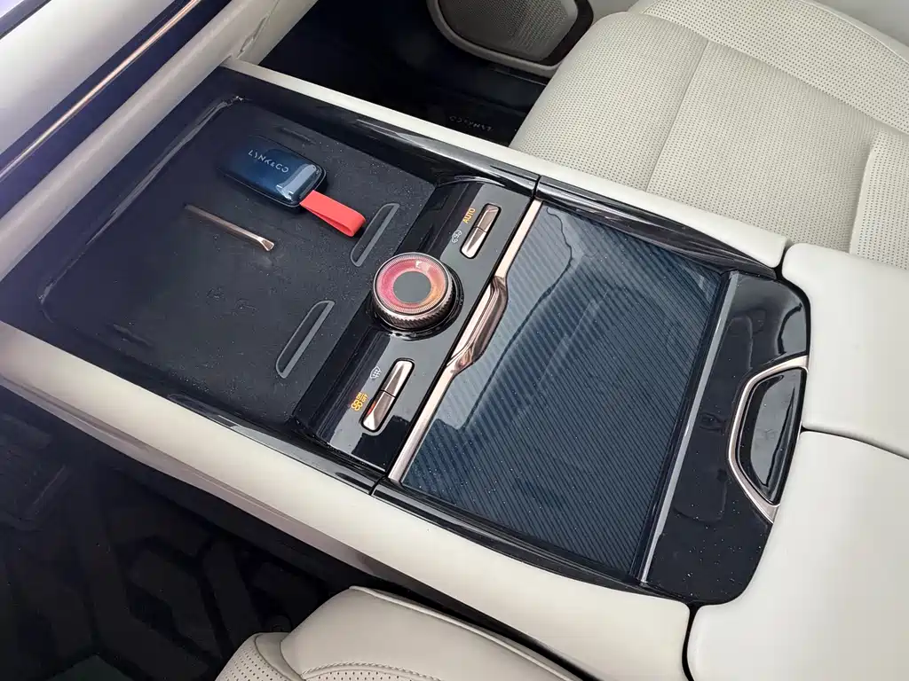 Lynk & Co Рука 900. — миниатюра 16