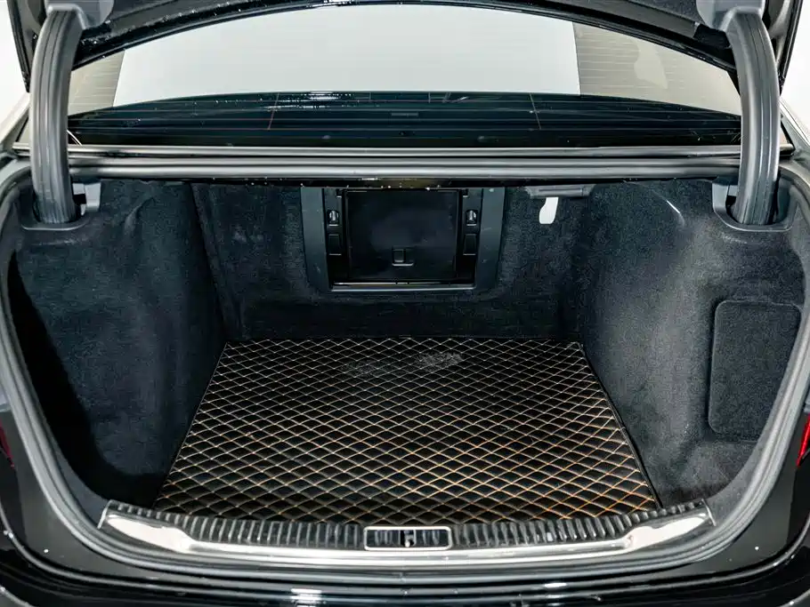 Mercedes-Benz S-Class — миниатюра 23