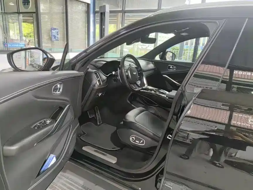 Aston Martin DBX 2021 4.0T V8