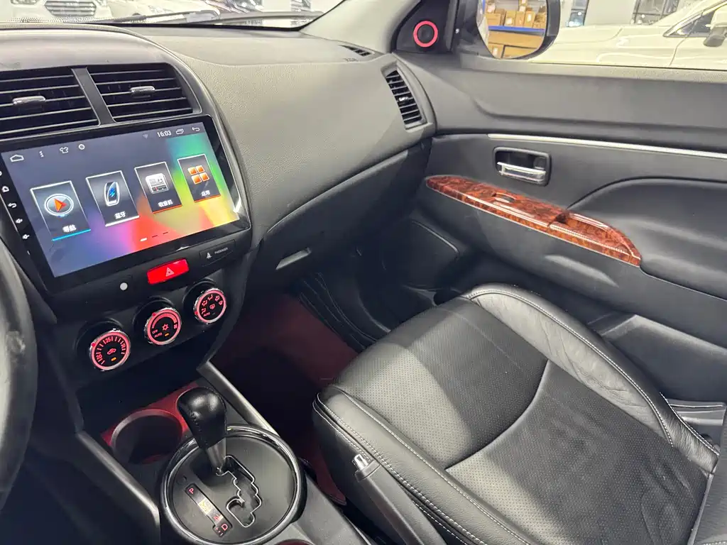 Mitsubishi ASX — миниатюра 12