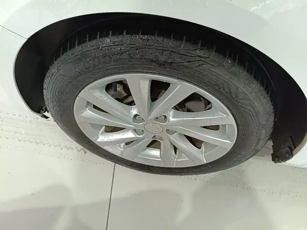 Buick Verano — миниатюра 23