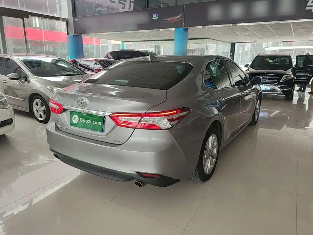 Toyota Camry — миниатюра 7