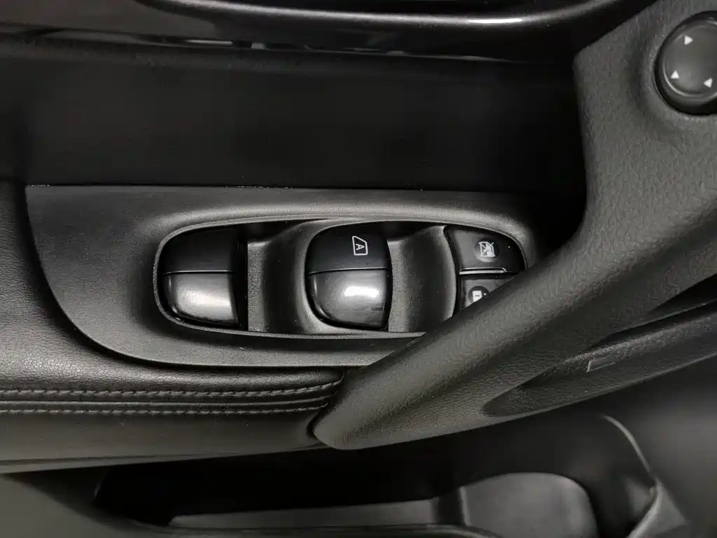 Nissan X-Trail — миниатюра 9