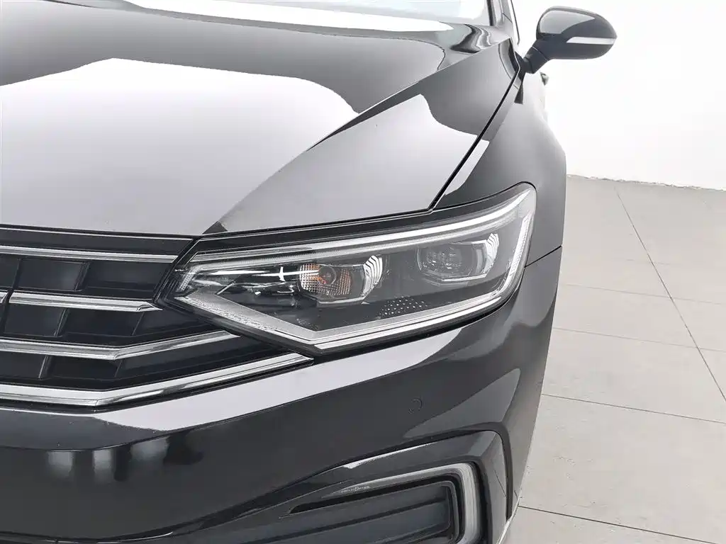 VOLKSWAGEN MAGOTAN GTE PLUG IN HYBRID