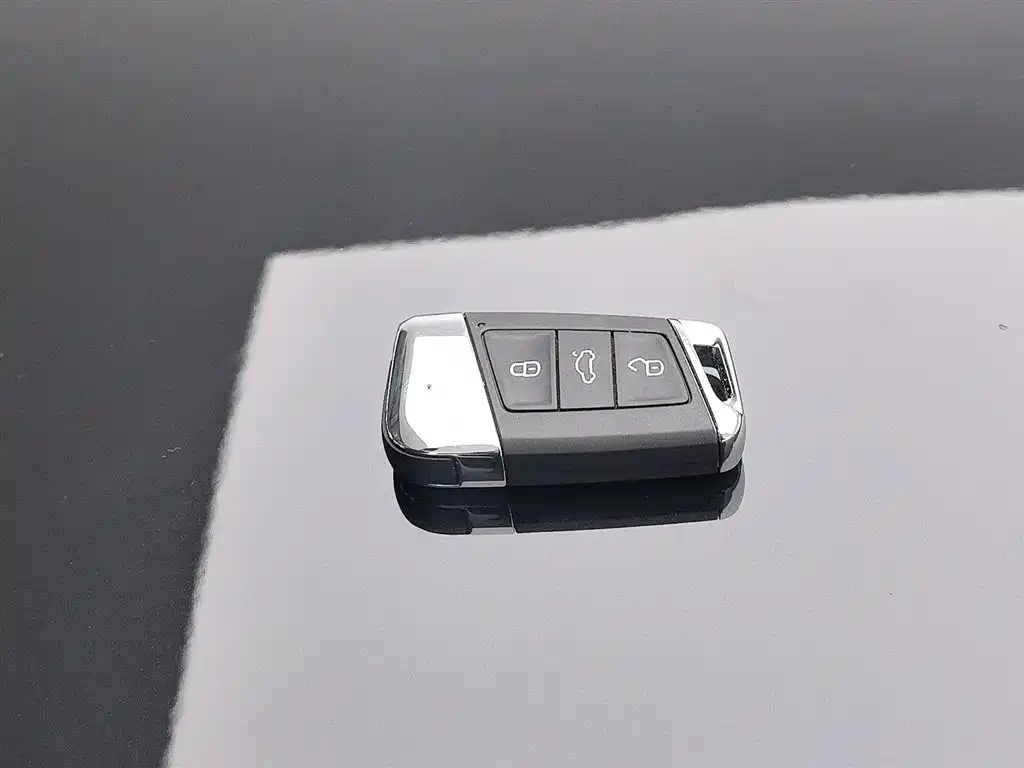 VOLKSWAGEN MAGOTAN GTE PLUG IN HYBRID