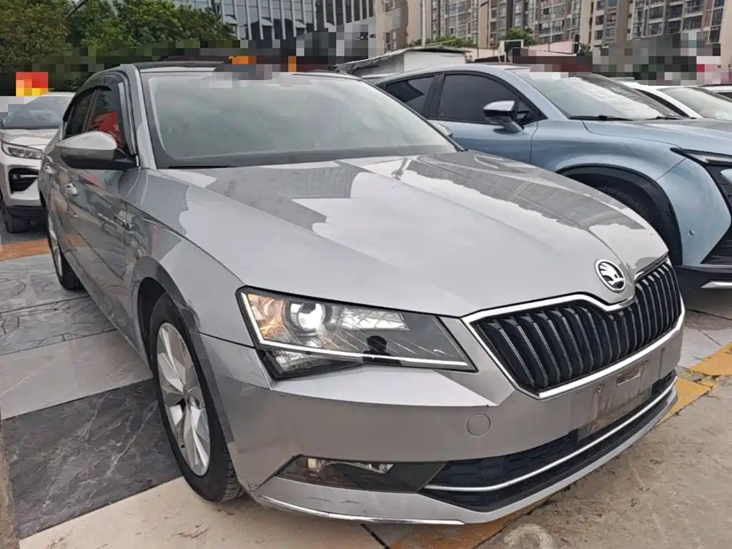 Skoda Superb — миниатюра 4