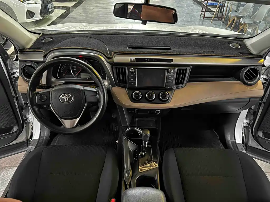 Toyota RAV4 — миниатюра 4