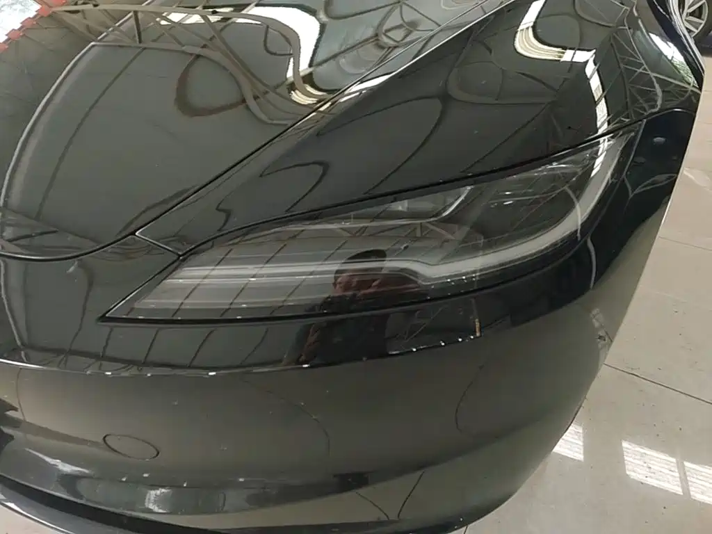 Tesla Model 3 — миниатюра 24