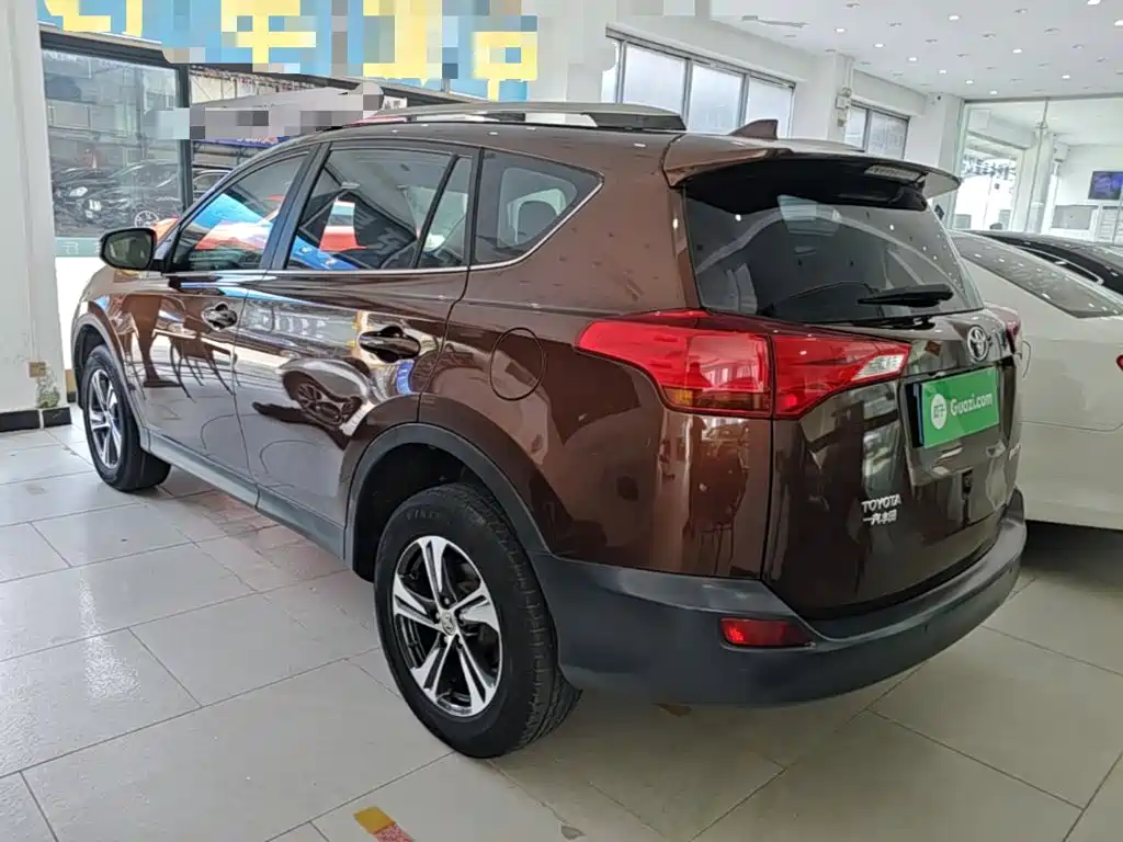 Toyota RAV4 — миниатюра 5